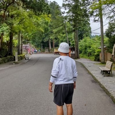 特に何の目標も無くただ生きている
だけどゴルフ好き、旅行好きです。
世の中に言いたい事もあります。
どこ迄書けるかな。
年間１５泊程度の旅行/夫婦で。
滋賀県、平均スコァほぼ90弱
年間100ラウンド平日限定
ドライバー飛距離190
   #ゴルフ 
   #旅行  
   #世の中 
   #愚痴