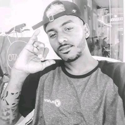 TrovoadaCardoso's profile picture. 𝕮𝖔𝖒   𝖔   𝖈𝖔𝖗𝖆çã𝖔   𝖈𝖍𝖊𝖎𝖔   𝖉𝖊   𝖌𝖗𝖆𝖙𝖎𝖉ã𝖔,   𝖘𝖊𝖎 𝖖𝖚𝖊   𝖘𝖔𝖚   𝖈𝖆𝖕𝖆𝖟   𝖉𝖊   𝖘𝖚𝖕𝖊𝖗𝖆𝖗   𝖖𝖚𝖆𝖑𝖖𝖚𝖊𝖗   𝖔𝖇𝖘𝖙á𝖈