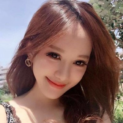 早稲田大学で金融を専攻し、2019年にフォーブスU30チャイナに選ばれました。女性向けのファッションブランドと、うどんブランド「tomo」のオーナーです。現在は日本で医療分野の連続起業家として活動しています。日本で活躍する明るく努力家の起業家で、ビットコインを信じています。