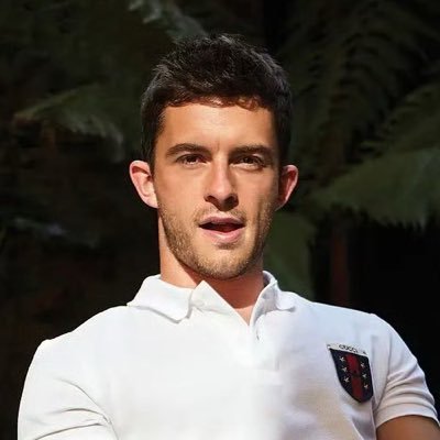 Jonathan Bailey huge fan💗