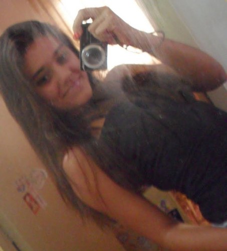 Daiany, 15 anos,ciumenta,Canceriana,olhos e cabelos castanhos claros,brincalhona,Vaidosa,shopping,familia,amigos, musica,s2 follow - me ?