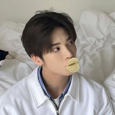 hyeinic Profile Picture