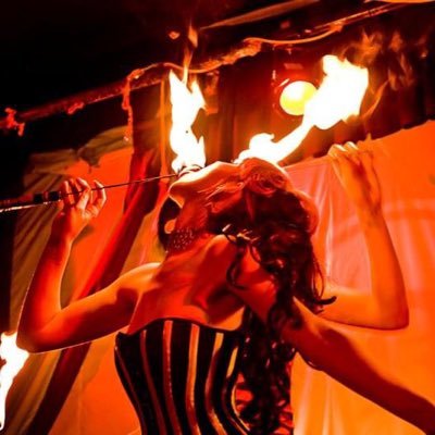 Spectacol Jonglerii cu Foc | Fachiri Evenimente | Dansatori Foc by @gold_events_ro • +40729-041-040