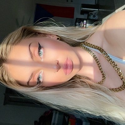 nikkinikkih1's profile picture. 