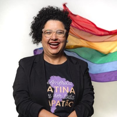 Jornalista, mulher negra, ativista LGBTQIA+ feminista e de esquerda. Suplente de deputada federal pelo PT-RJ