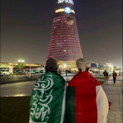 مُرني لا تـاهـــ ! قلبك من زحام الحيـاه .. الغلا اللي رحت منه على حطت يدك