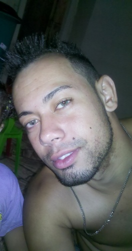 vocalista da Banda Hagnos, apaixonado por musica e louco por Jesus...