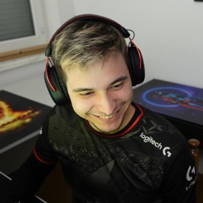 Professional @playapex player and Twitch streamer for @natusvincere
Business contact: matafe@afk-pros.com