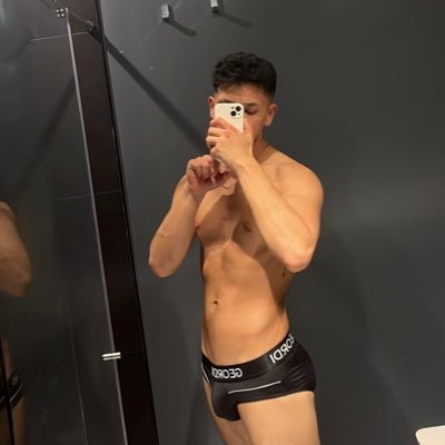 latino, 23 años, 20cm 🍆 Vers Bottom 🍑 ♎️ ,Subscribe to my onlyfans now and enjoy my best content 💦🔥📹