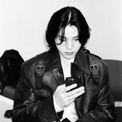 JU1NGHWAN's profile picture. ࣪𓈒 lilting a crimson mic on the rendezvous charm stage, むかしむかし o” he chanting tunes ‘till the edge of heaven the 2005’s maknae on top in @treasuremembers