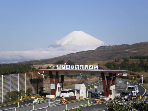 芦ノ湖スカイラインを運営する会社です。
芦ノ湖スカイラインは雄大な富士山と四季折々の風景、歴史のロマンが融合するワインディングロードです！
芦ノ湖スカイラインに関する情報は正確を期しますが、その他の情報に関しては知り得る最善のものである事をご了承下さい。