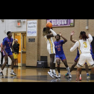 6'3, 191lbs. C/O 2027, SF/Center 27.8 vert. 6.4 wing, 8.3reach,4.3 GPA NCAA ID 2106219534 omarimcgowan@iCloud.com check 📽👇👇👇young eagles on youtube.