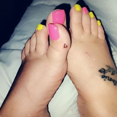 in my own lane on my own wave vibe with me,.. at it .. fa me it’s the pretty sexy toes and other fetishes cool dude open minded come visit my world 💯☺️🔥