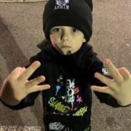 penyendiri2323's profile picture. 