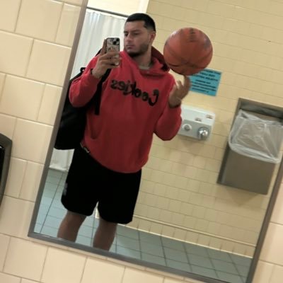 I ❤️🏀. Show some love to my YT channel🏀🎥 (link below ⬇️) Also Subscribe to our YT channel with my friends (tweet pinned📍)  TWITCH:MajinxBre3zy