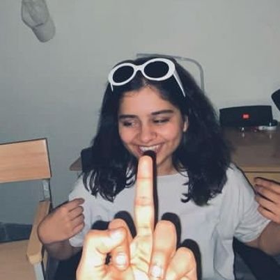 aanushkee's profile picture. long sleeves are made for wiping off coffee stains.