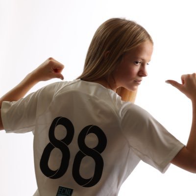 World Class FC 09 ECNL • #88 // Right/left back//CHSS’27 • #10 • GPA 4.0 • varsity soccer • 🇮🇪🇺🇸 | email: lyla88kelly@gmail.com