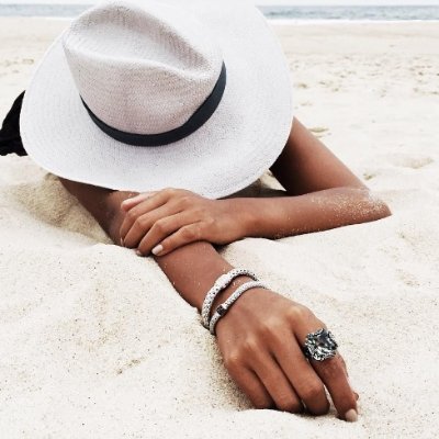 ponama_amelia's profile picture. It’s a beautiful day. Don’t let it get away