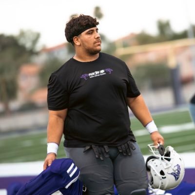 North Canyon High| #57|Offensive Guard/ Defensive Nose|5’11” 390lbs| Email carrillozion69@gmail.com|