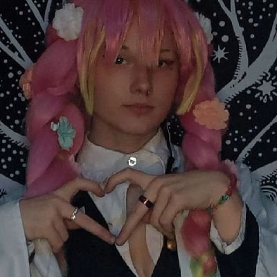 ♡19♡
he/him 
cosplayer
engaged to my fiance 💍