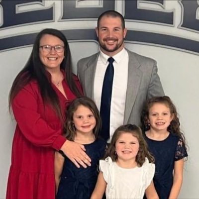 🎚Christ Follower, Husband to Rachel, Father to 3 Beautiful Girls & Haralson County HC 🙌 #TCB REBELS🔛🔝 #FAMILY #BELIEVE 💪 - Jeremiah 17:7-8