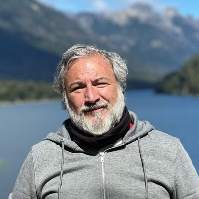 De este lado por la República. Los viernes 7pm hago streaming. Mi podcast: “Como kuka en la neblina”