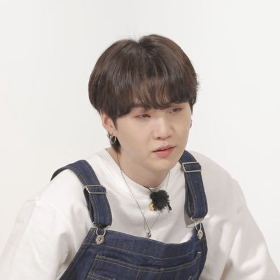 ₂₂ • ੈ♡‧₊˚𝘢𝘯 𝘢𝘥𝘰𝘳𝘢𝘣𝘭𝘦 𝘨𝘪𝘳𝘭 𝘸𝘩𝘰 𝘩𝘢𝘴 𝘢 𝘤𝘳𝘶𝘴𝘩 𝘰𝘯 𝘺𝘰𝘰𝘯𝘨𝘪 ੈ♡‧₊˚