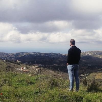 1onTwiter's profile picture. ليس من الضروري وجود إله ما في السماء أو على الأرض. من هنا، إبدأ، فكّر، انطلق، لا حدود للعقل. غرّد! مهما كانت تغريداتك سخيفة سيبقى هناك ما هو أسخف منها.