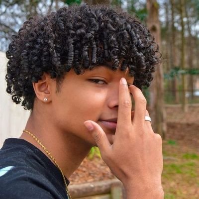UseeHamza's profile picture. 
