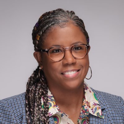 Black Feminist Scholar-Pracademic | College Professor | 💕💚Alpha Kappa Alpha Woman