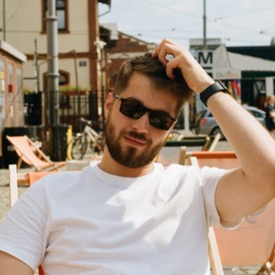 700_wik's profile picture. psychology | street and 35mm 📸