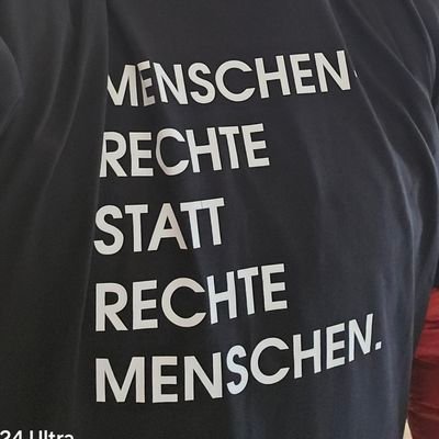 Ein Mensch aus dem Pott 🖤💛, im Norden an der See  🛶
Krankenpfleger, ehem. RD'ler
Gegner von Nazis, Faschisten, Rassisten und AfD, blocke alle rechten Deppen!