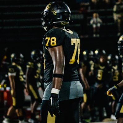 God First ✞ | OL/DL | 6'4 265 | 3.4 GPA | @GatewayGatorsFB | C/O ‘26 | email maleekbusiness1@gmail.com