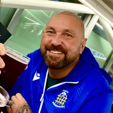 pigeonphil23's profile picture. getting old ungracfully👴🏻