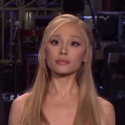 swtsourx's profile picture. eu, ariana, lana e frank jogando fortnite