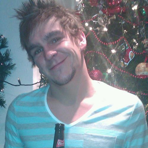 PowellGaz's profile picture. loves playin n watchin footy,playin guitar,listenin t music,partyin,dancin like a weirdo,havin a good fuckin laugh n enjoyin life,sex,hugs n sausage rolls lol