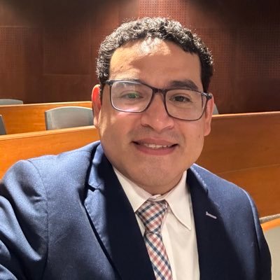 Del Perú, Amante de la Música, Católico, hincha del Sporting Cristal, gusta de la política y más