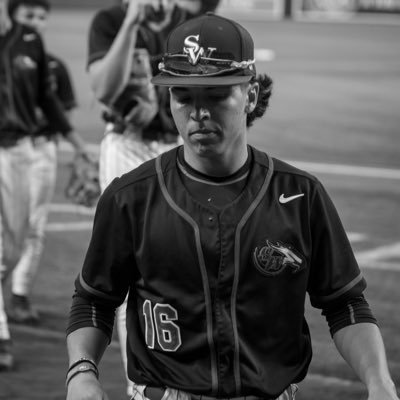 erickmachado2_'s profile picture. Looking for a 4 year school!/ R/R| Middle Infielder/3rd baseman| email: erickmach16@gmail.com | 786-590-8993