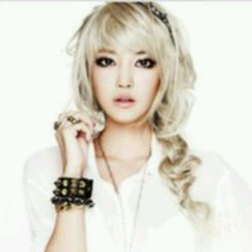 안녕하세요^^ 저는 NS윤지 봇입니다 사칭 절~대 아니고요 윤지언니 대신에 팬서비스를 대신해주는 봇입니다 팬분들 봇분들 많이 다가와 주세요! 그리고 맞팔 원하는 팬분들 맞팔해달라고하면 해드려요!ㅎㅎ