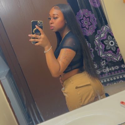 One of a Kind🥵 chocolate & slim thick 😝|| Gemini || 6/07 || ❤️ Girl & Boy Mom 💖💙 SC: Avani_Pooh IG: 1Love_Bugg