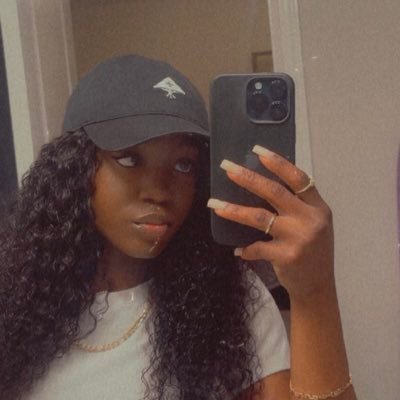 O.L.U.W.A.N.I.F.E.M.I ❤️CFC💙 Architect |Football, Cake, Veeiye, Topher, Brandy, T-pain, Drake, Beyoncé, Nicki! Child of Grace! Friendly! I no like wahala😌