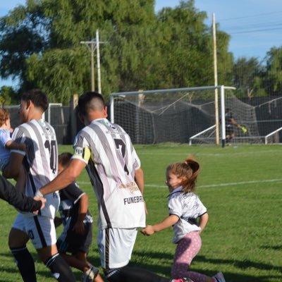 Santa Fe/La Plata  Jugador de fútbol en Plaza Colonia (Uruguay)⚽
Estudiantes de la plata.!!⚽