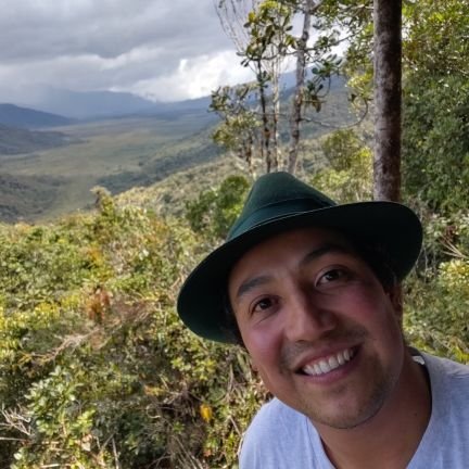 Colombiano. Ingeniero Forestal con ideas politicas. Consejero Departamental de Paz RYC, participación y planeación de Nariño.