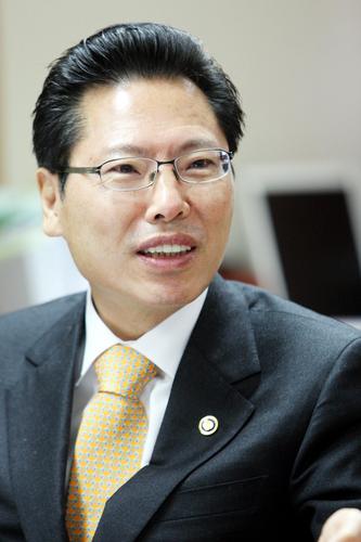 행정안전부 제2차관 이삼걸입니다. '지역의 경쟁력이 국가의 경쟁력이다'라는 생각으로 우리함께 뛰어 봅시다