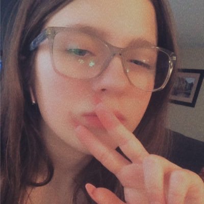 kayla_honeybee_'s profile picture. i like writing poems