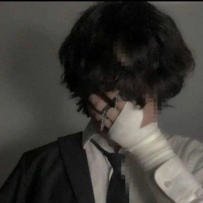 ملغم بَـ الصمت ، محشـو بـ الاسـى . .