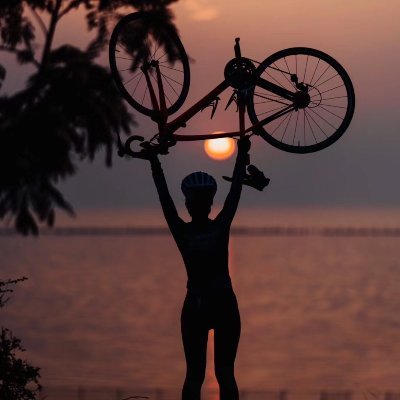 最もすばらしい時間は海辺で夕日を見て海風に吹いて自転車に乗っています✨🚲
私もバドミントンが大好きなので、共通の趣味の人がフォローしてくれると嬉しいですね😊

#ロードバイク