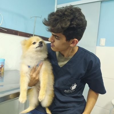 @victordequeiroz.mv |🇧🇷
Médico Veterinário pela,  UNIFTC - FSA |
Pós graduado em clínica e cirurgia de pequenos animais pela, FRFS - FSA |
Painzete, #GOPaiN