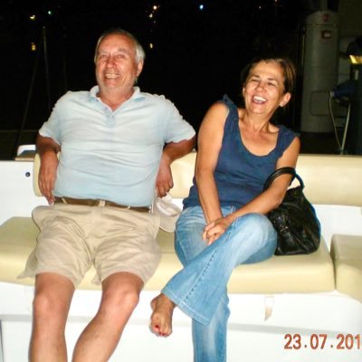 Diş hekimi,uzun uzun yazmaya gerek yok her telden çalar herşeyi biliriz.Bu gün varız,yarın yokuz.