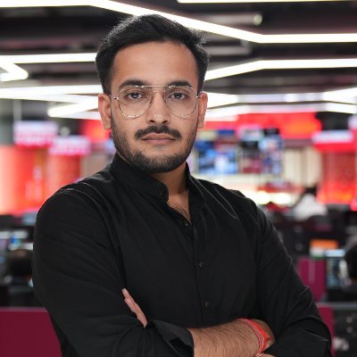 Nothing positive comes from being negative all the time. Change your attitude ! Associate Producer @abplive | Ex- Sub Editor @TheLallantop | Ex- @IIMC_India